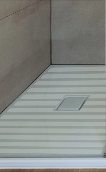 Antirutschfolie auf einer Dusche