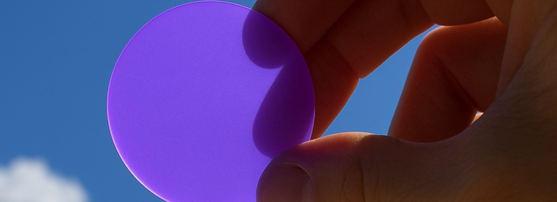 Farbfilterfolie in Violett für moderne Lichtakzente in Berlin, Potsdam und Leipzig – ideal für Bühne, Messe und Architekturbeleuchtung.